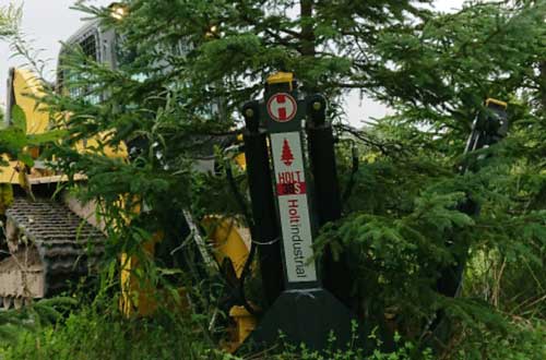 Skidsteer tree spade digging tree